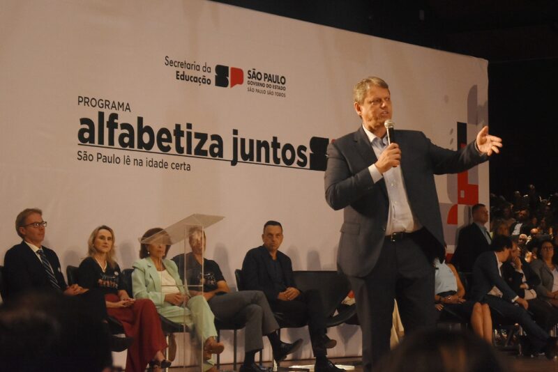 SANTO ANDRÉ RECEBE PRÊMIO EXCELÊNCIA EDUCACIONAL POR AVANÇO EM FLUÊNCIA LEITORA