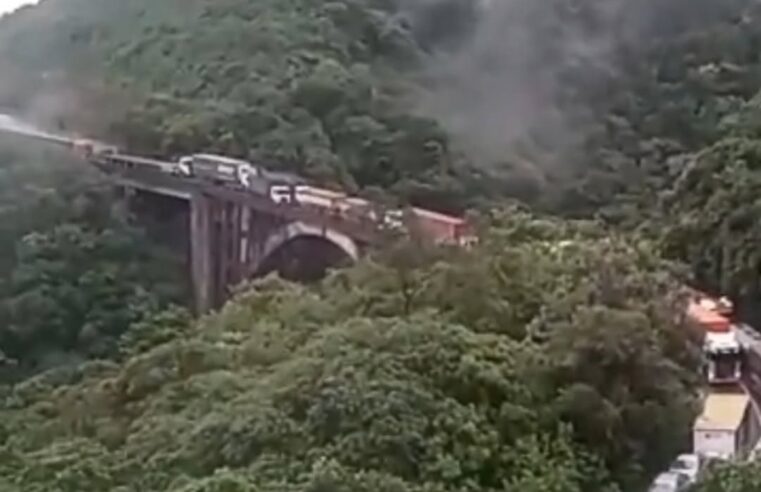 TRÂNSITO LENTO NA ANCHIETA E IMIGRANTES NESTA TARDE