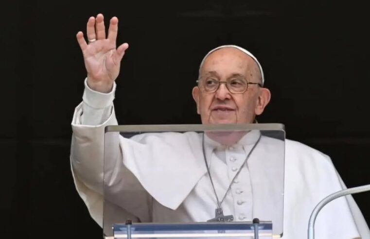 PAPA FRANCISCO TERÁ DE REAPRENDER A FALAR, SEGUNDO O VATICANO