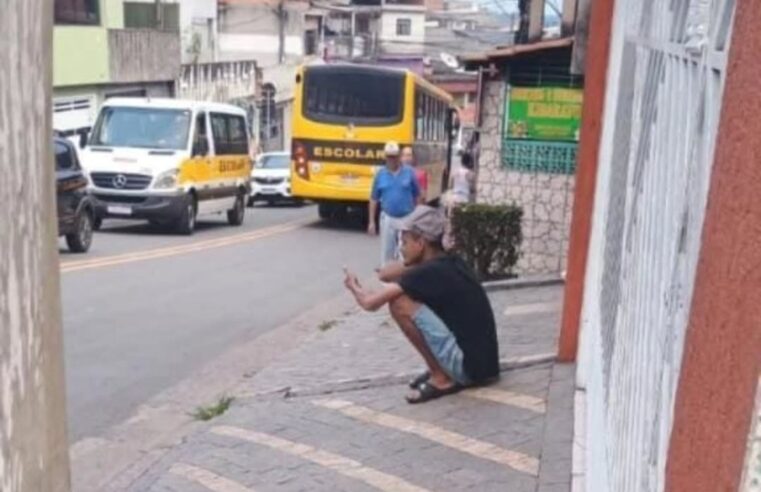 FAMÍLIA DESMENTE BOATOS SOBRE HOMEM ACUSADO DE PERSEGUIR MULHERES E CRIANÇAS NO JARDIM LAURA