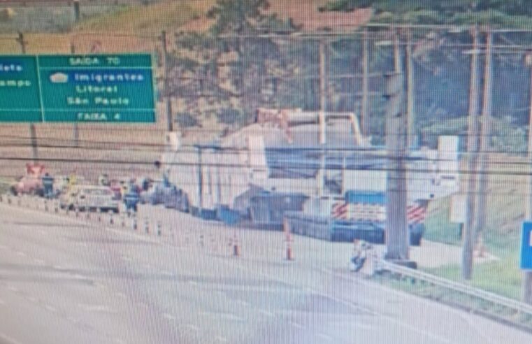 CARGA DE QUASE 600 TONELADAS SEGUE PELO RODOANEL SUL RUMO AO PORTO DE SANTOS