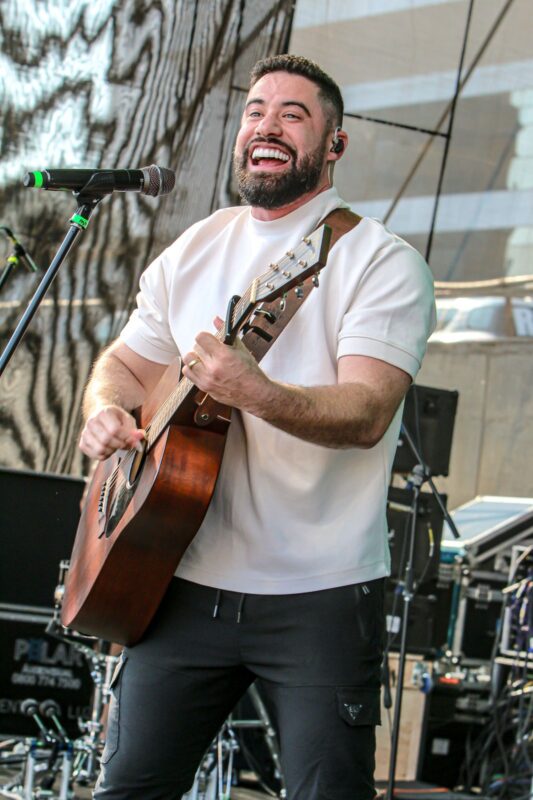 AVIVA SBC LEVA MULTIDÃO AO PAÇO EM SÁBADO DE FÉ, LOUVOR E SOLIDARIEDADE