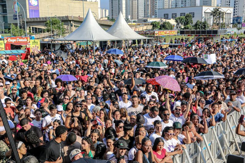 AVIVA SBC LEVA MULTIDÃO AO PAÇO EM SÁBADO DE FÉ, LOUVOR E SOLIDARIEDADE