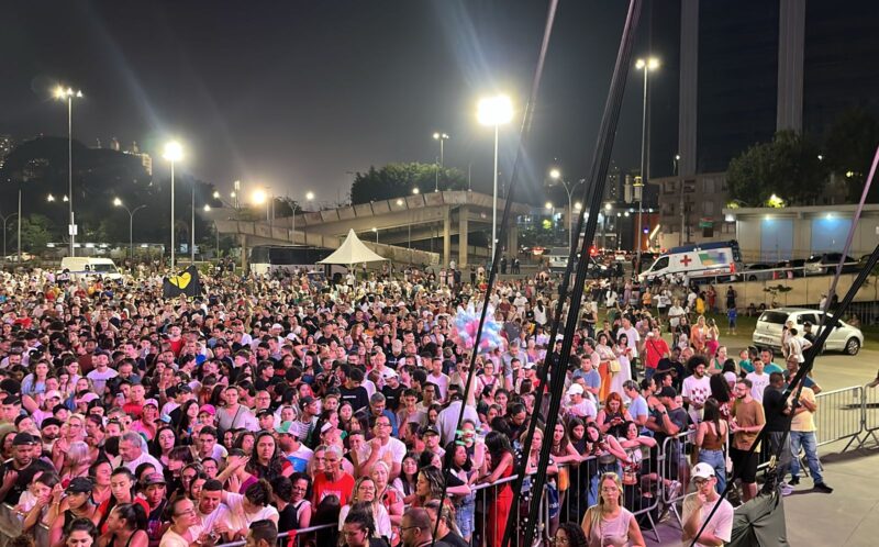 AVIVA SBC LEVA MULTIDÃO AO PAÇO EM SÁBADO DE FÉ, LOUVOR E SOLIDARIEDADE