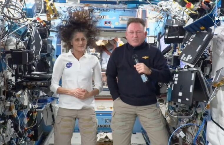 ASTRONAUTAS DA NASA RETORNAM À TERRA APÓS NOVE MESES NO ESPAÇO