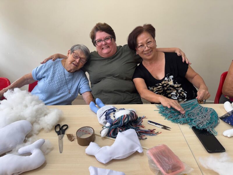 MULHERES DO ABC CONFECCIONAM BONECAS DE PANO E DOAM PARA CRIANÇAS EM SITUAÇÃO DE VULNERABILIDADE