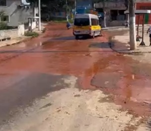ADUTORA ROMPE NA ESTRADA DOS ALVARENGAS E PREOCUPA MORADORES