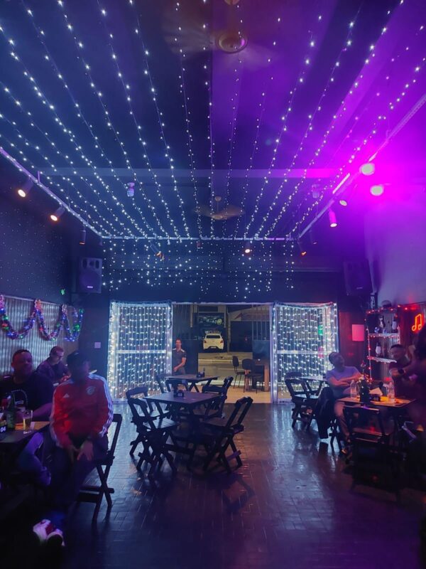 EMPREENDEDORA DE SÃO BERNARDO É DESTAQUE NA TV COM BAR DE KARAOKÊ NO PLANALTO