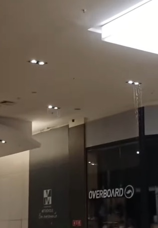 SHOPPING METRÓPOLE TEM FALTA DE ENERGIA E GOTEIRAS DURANTE CHUVA FORTE EM SÃO BERNARDO