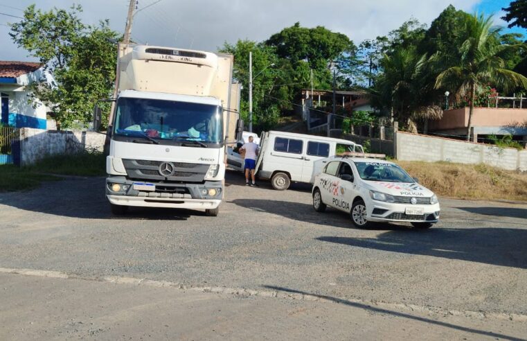 POLÍCIA MILITAR PRENDE DOIS HOMENS QUE ROUBARAM CAMINHÃO COM VACINAS E FIZERAM MOTORISTA REFÉM NO INTERIOR DE SP