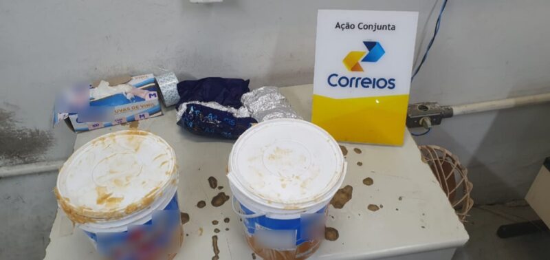 HOMEM É PRESO POR ENVIAR DROGAS ESCONDIDAS EM POTES DE DOCE PELOS CORREIOS NO INTERIOR DE SP