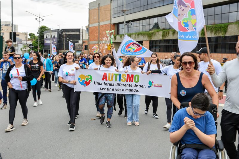 SÃO CAETANO DO SUL PROMOVE CAMINHADA INCLUSIVA DE CONSCIENTIZAÇÃO AO AUTISMO