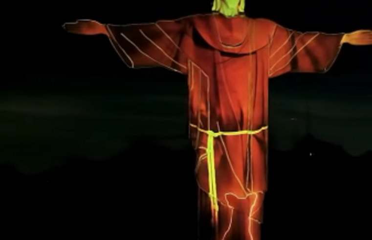 BRASIL: CRISTO REDENTOR GANHA PROJEÇÃO DE CACHORRINHO EM AÇÃO PELO DIA MUNDIAL DOS ANIMAIS DE RUA