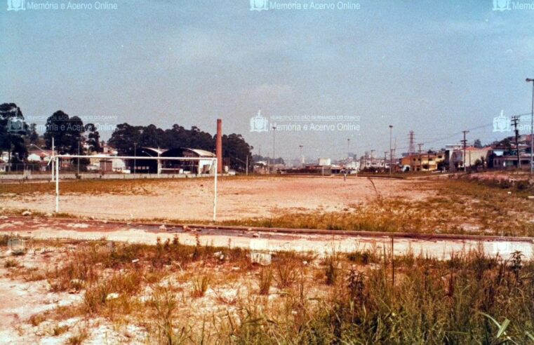 FOTO DE 1978 MOSTRA O ANTIGO CAMPO DE FUTEBOL DO 13 DE MAIO