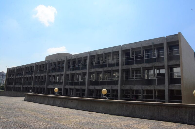 SANTO ANDRÉ REABRE BIBLIOTECA NAIR LACERDA MODERNIZADA NO ANIVERSÁRIO DE 472 ANOS DA CIDADE