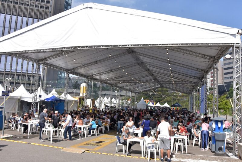 FEIRA DA FRATERNIDADE AGITA SANTO ANDRÉ COM SHOWS DE XANDE DE PILARES, COVER DE BRUNO MARS E NANDO REIS