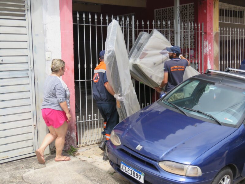 DEFESA CIVIL DE SANTO ANDRÉ PRESTA AJUDA HUMANITÁRIA A 100 FAMÍLIAS APÓS FORTES CHUVAS