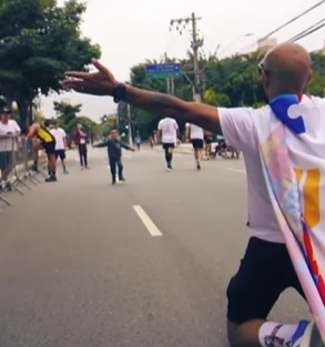 MORADOR DE SÃO BERNARDO HOMENAGEIA FILHO AUTISTA EM CORRIDA DA SÃO SILVESTRE