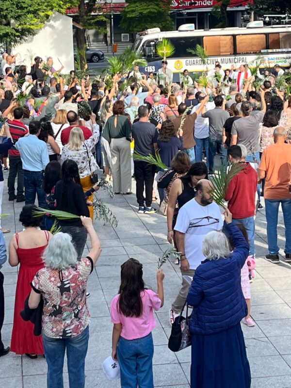 DOMINGO DE RAMOS LOTA IGREJA MATRIZ EM SÃO BERNARDO