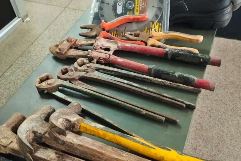 VIDEOMONITORAMENTO DO CGE FLAGRA FURTO EM OBRA NO BAIRRO SÃO JOSÉ E HOMEM É PRESO PELA GCM DE SÃO CAETANO