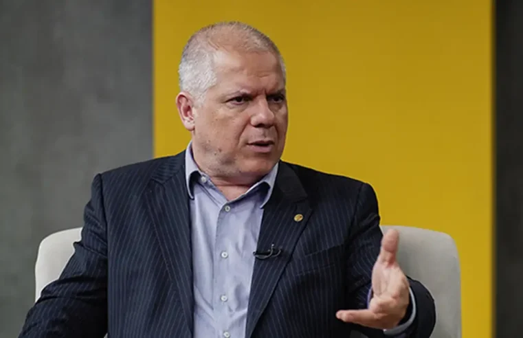 PRESIDENTE DO INSS É EXONERADO APÓS INVESTIGAÇÃO DA PF