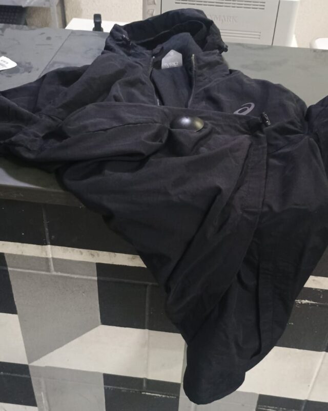 HOMEM É DETIDO NO RUDGE RAMOS COM ROUPAS FURTADAS DA CENTAURO EM SÃO CAETANO
