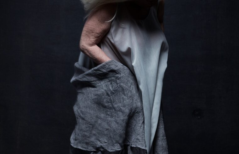 VERA HOLTZ ESTRELA ESPETÁCULO “FICÇÕES” EM SANTO ANDRÉ