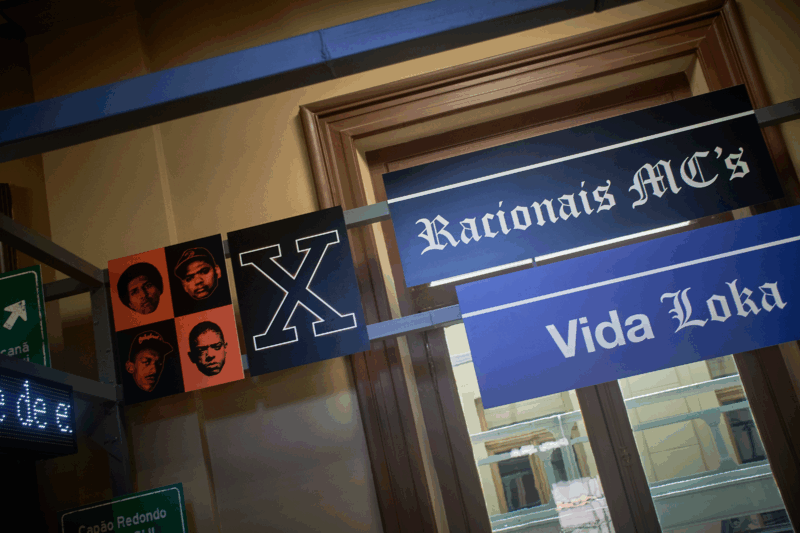 SUCESSO DE PÚBLICO: EXPOSIÇÃO DOS RACIONAIS MC’S, NO MUSEU DAS FAVELAS, É PRORROGADA PARA VISITAÇÃO ATÉ 31 DE AGOSTO