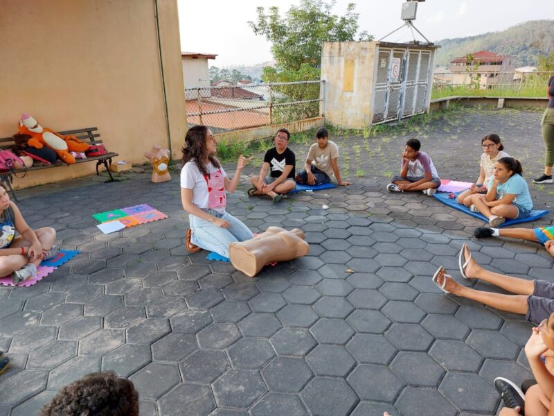 CRIANÇAS VIRAM “PEQUENOS DOUTORES” EM UBS DE SÃO BERNARDO E APRENDEM A SALVAR VIDAS