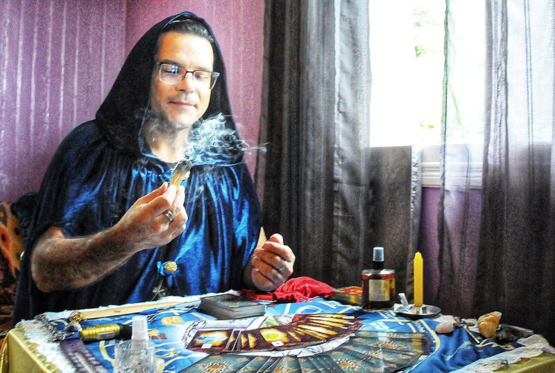 CONVENÇÃO DAS BRUXAS E MAGOS DE PARANAPIACABA COMEÇA NESTA SEXTA E COMEMORA 20 EDIÇÕES