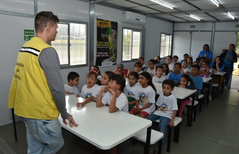 FUNDO SOCIAL DE SOLIDARIEDADE LEVA 260 CRIANÇAS PARA ATIVIDADES DO MAIO AMARELO