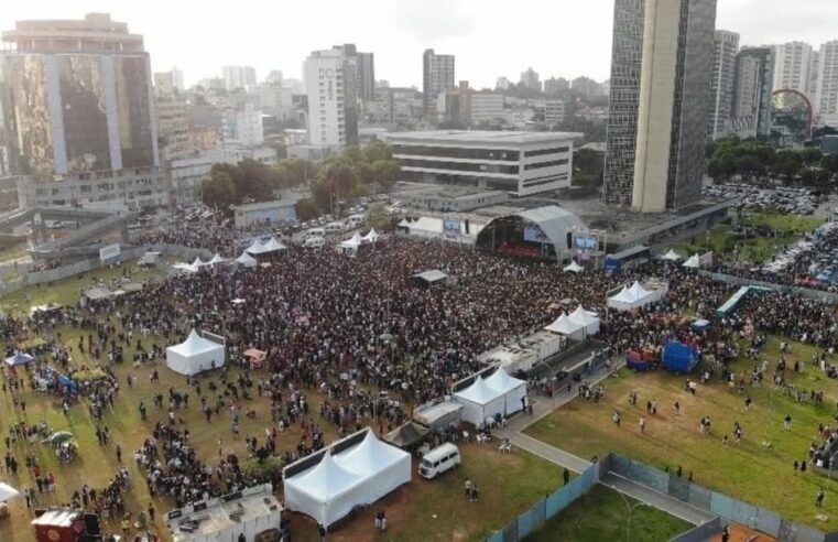 PAÇO MUNICIPAL LOTADO NO 1º DE MAIO EM SÃO BERNARDO