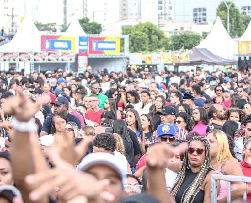 SÓSIA DO BELO FAZ SUCESSO NO 1º DE MAIO EM SÃO BERNARDO