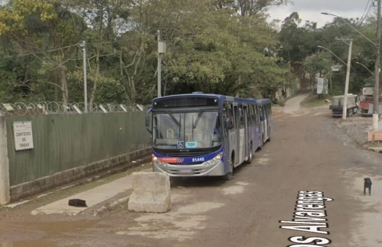 CRIMINOSO DISPARA PRA CIMA DURANTE ASSALTO NO PONTO FINAL DO PARQUE IDEAL, NA ESTRADA DOS ALVARENGAS