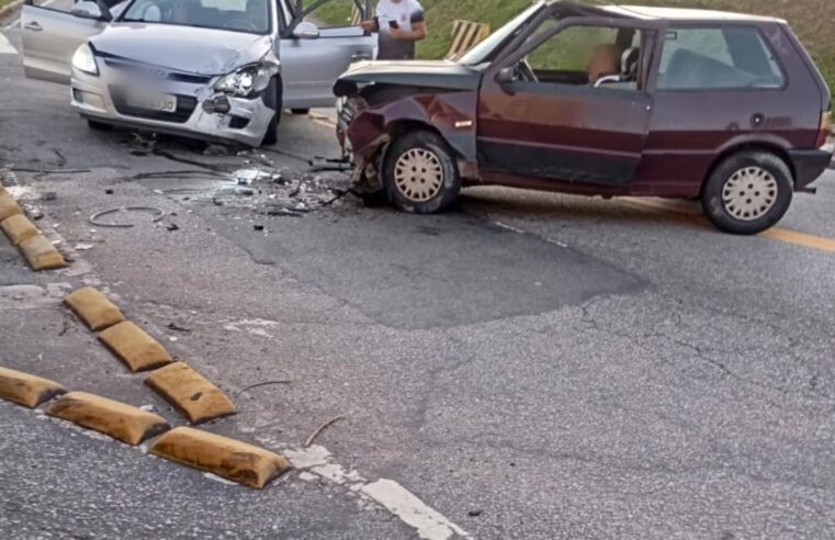 ACIDENTE NA SAÍDA 22 DA VIA ANCHIETA, PRÓXIMO AO ASSUNÇÃO, DEIXA TRÊS VÍTIMAS