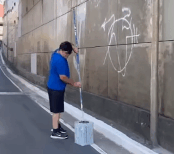 EM AÇÃO VOLUNTÁRIA, GRUPO DE SERVIDORES E SECRETÁRIOS DE SÃO BERNARDO FAZ PINTURA DE PAREDES SUJAS E COM PICHAÇÕES