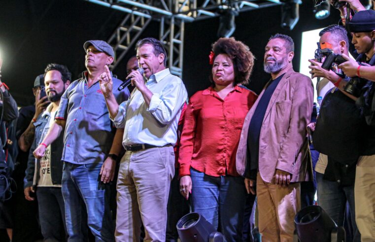 70 MIL LOTAM O PAÇO MUNICIPAL NO 1º DE MAIO EM SÃO BERNARDO COM SHOWS E REIVINDICAÇÕES POR ISENÇÃO DE IR