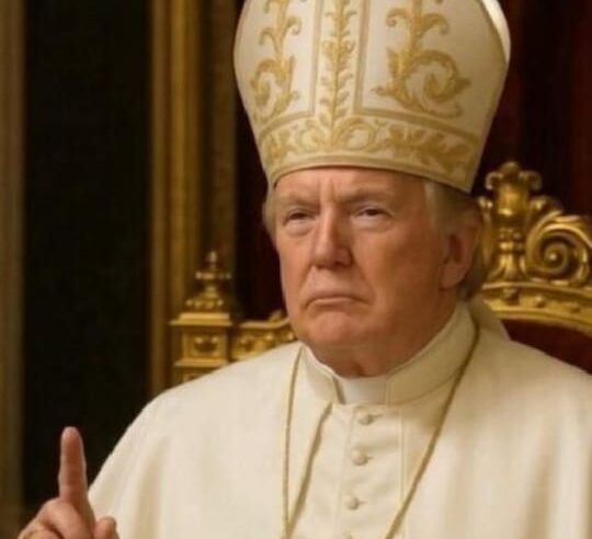 TRUMP PUBLICA IMAGEM GERADA POR IA VESTIDO COMO PAPA, PERFIL DA CASA BRANCA REPOSTA E CASO GERA POLÊMICA