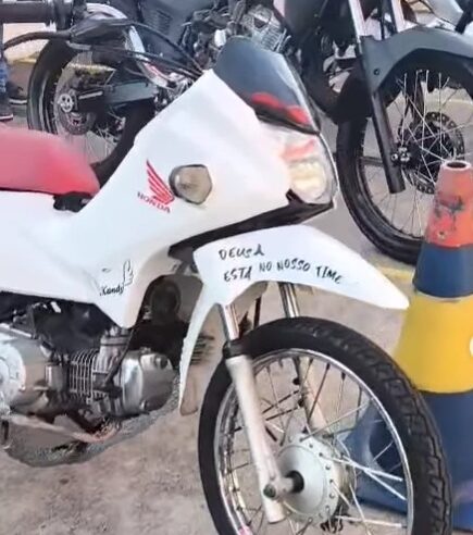 GCM DE SÃO BERNARDO FLAGRA MOTOCICLISTAS SEM CAPACETES E APREENDE 4 MOTOS COM IRREGULARIDADES NA AV. DR. RUDGE RAMOS