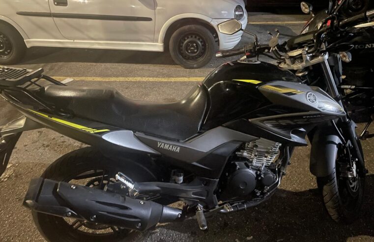 CRIMINOSO TENTA FURTAR MÓDULO DE MOTO EM FRENTE À HAVAN, É CONTIDO POR VÍTIMA E PRESO PELA PM