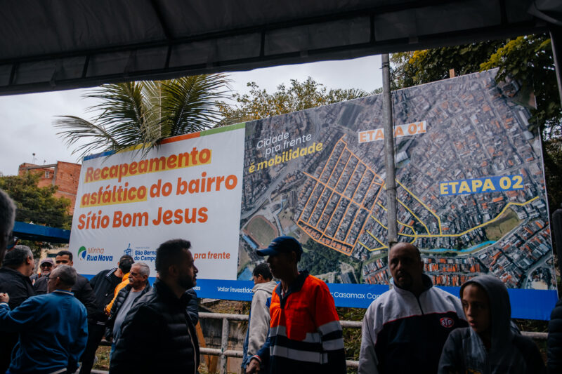 SÍTIO BOM JESUS RECEBE ASFALTO NOVO EM 22 RUAS APÓS 30 ANOS