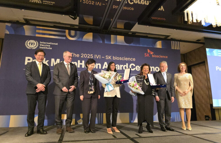 LUIZA HELENA TRAJANO RECEBE HOMENAGEM NA COREIA DO SUL