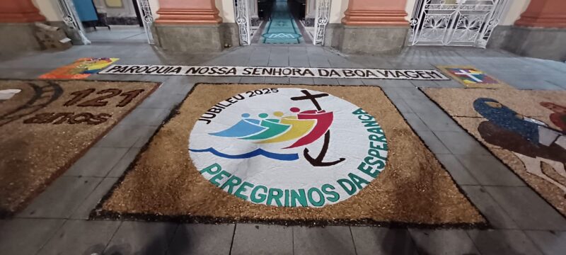 TAPETES DE CORPUS CHRISTI COLORIRAM IGREJAS HISTÓRICAS DE SÃO BERNARDO