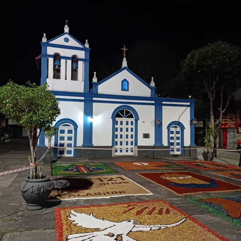 TAPETES DE CORPUS CHRISTI COLORIRAM IGREJAS HISTÓRICAS DE SÃO BERNARDO