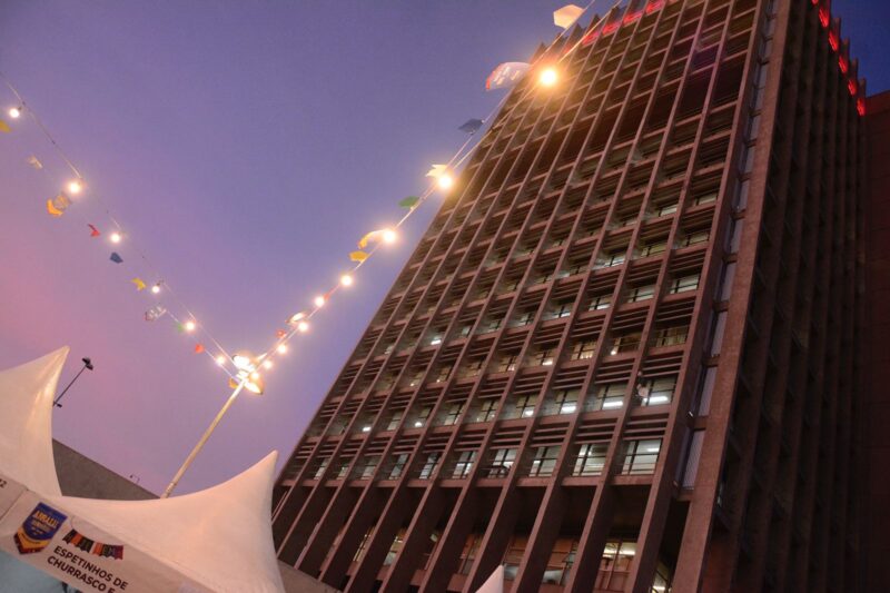 ARRAIAL SOLIDÁRIO ESPANTA O FRIO COM COMIDAS TÍPICAS, MÚSICA BOA E AMOR AO PRÓXIMO EM SANTO ANDRÉ