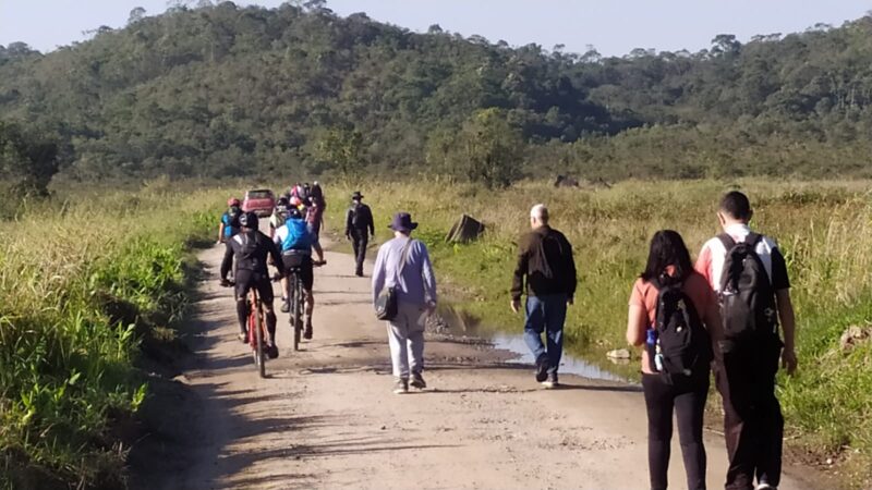OFICINA ENSINA VOLUNTÁRIOS SOBRE SINALIZAÇÕES DO CAMINHO DO SAL E CAMINHO DA MATA ATLÂNTICA
