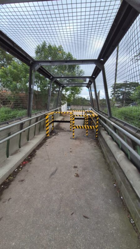 MOTOCICLISTAS DESRESPEITAM BLOQUEADOR E USAM PASSARELA NA IMIGRANTES EM SÃO BERNARDO