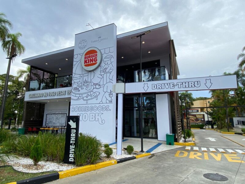 NA CAPITAL, BURGER KING TRANSFORMA LOJA EM GIGANTE MUNDO ILUSTRADO DE BOBBIE GOODS
