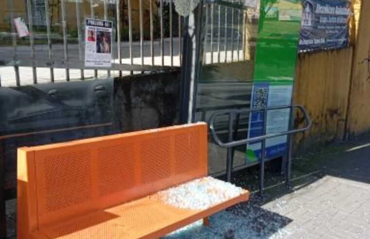 PONTO DE ÔNIBUS É VANDALIZADO NA AV. LUIZ PEQUINI; QUATRO CASOS REGISTRADOS NO FINAL DE SEMANA EM SÃO BERNARDO