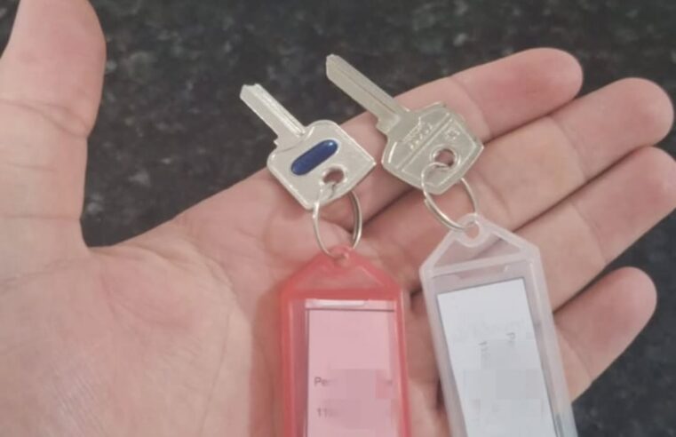 “PERDI, ME AVISE”: CHAVES COM ETIQUETAS ESPALHADAS NA MARECHAL INTRIGAM MORADORES DE SÃO BERNARDO